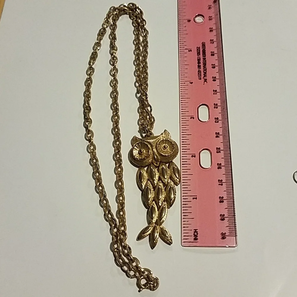 Vintage 1970-80's Avon owl gold pendant necklace